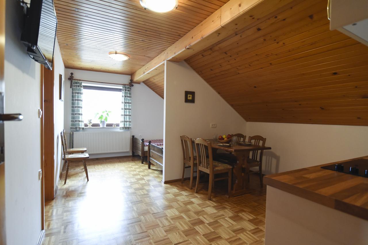 Villa Tourist Farm "Pri Biscu" à Bled Chambre photo
